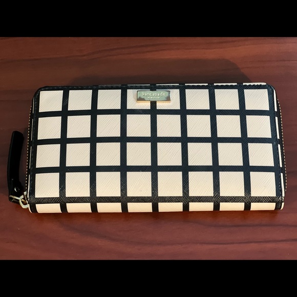 Kate Spade wallet - Picture 1 of 3